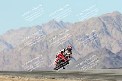 media/Dec-01-2025-Moto Forza (Mon) [[2daa91e15f]]/3-Beginner Group/Session 4 Turn 9/